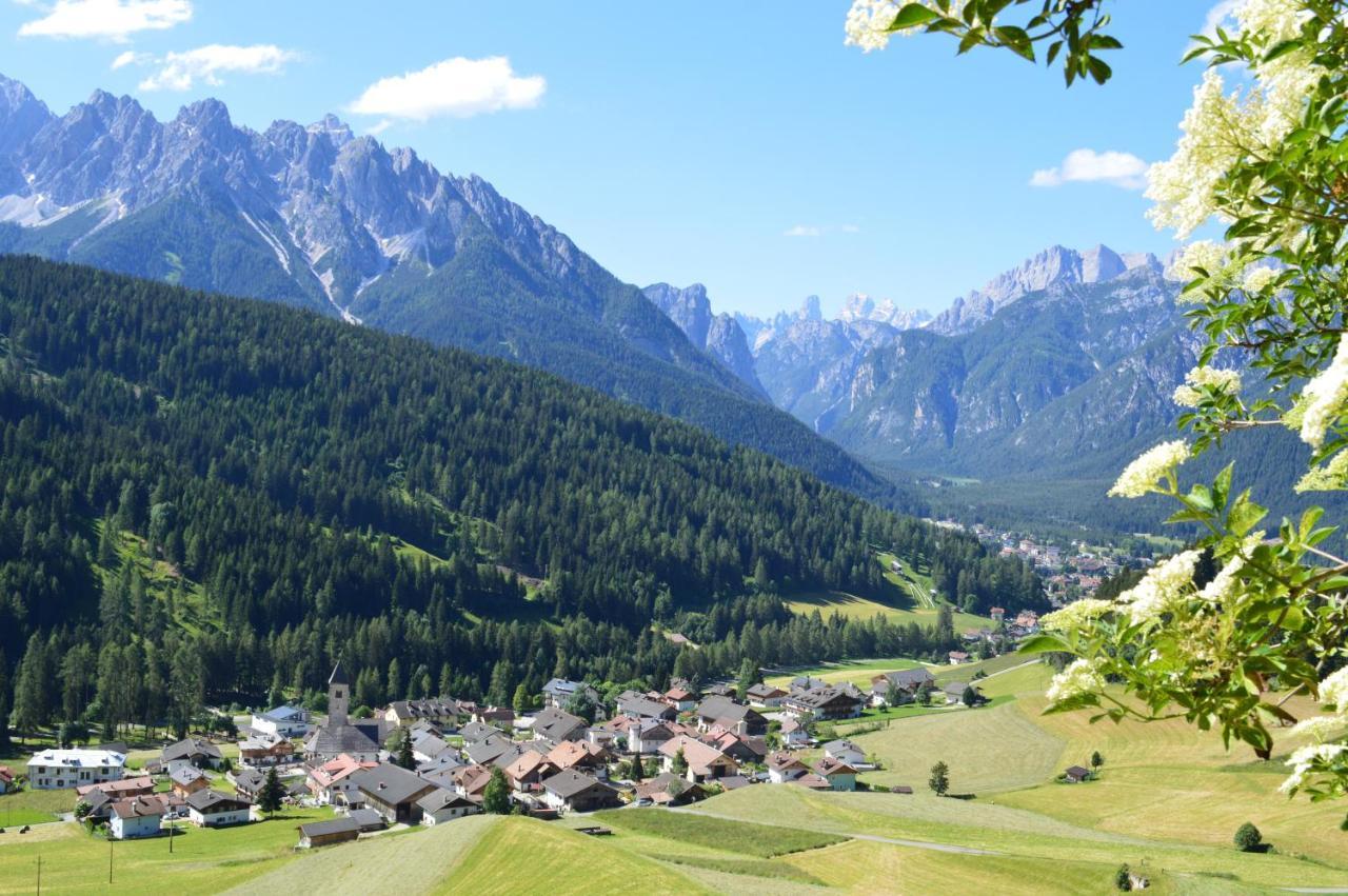 Altmessnerhof Apartment Dobbiaco Bagian luar foto