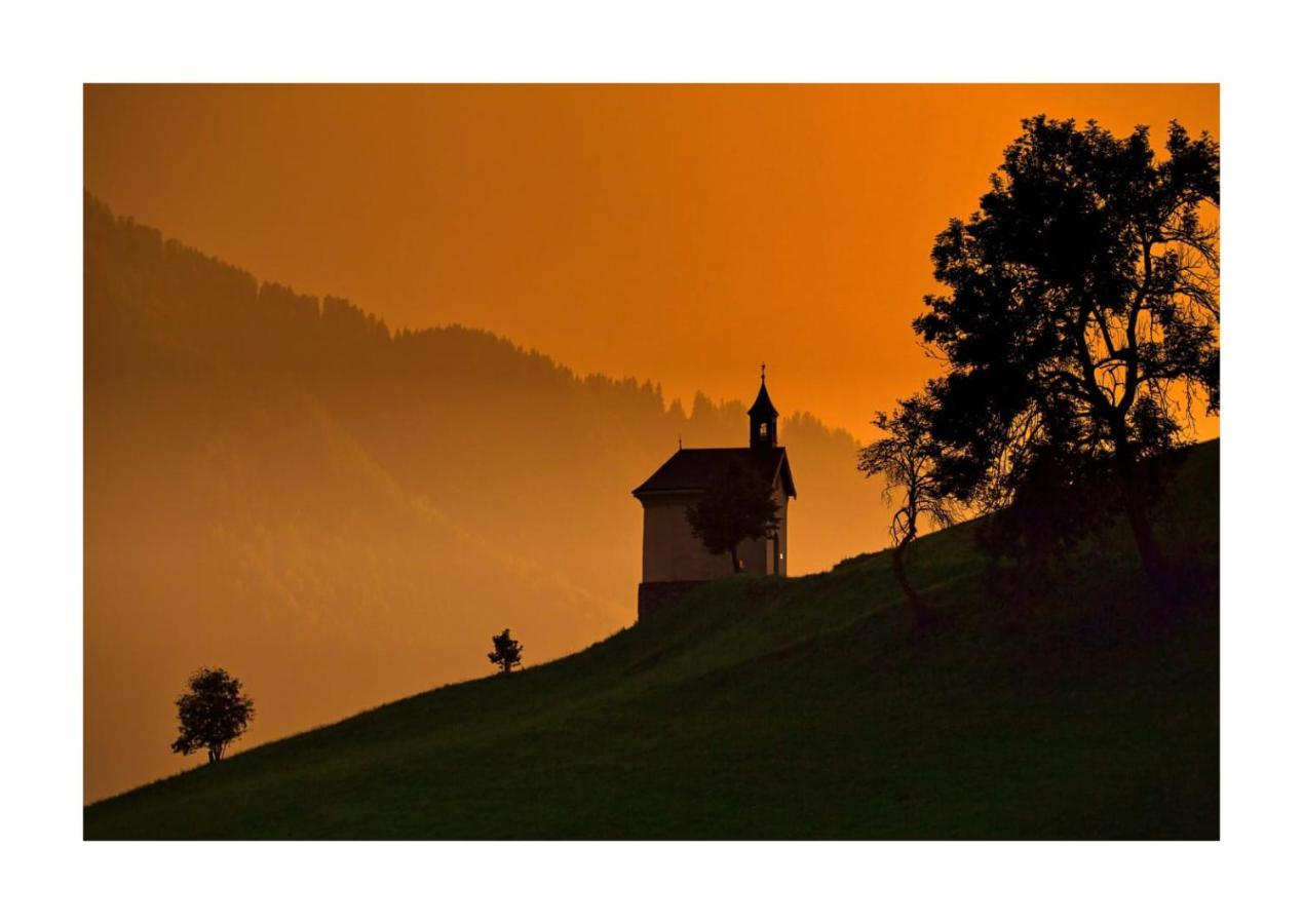 Altmessnerhof Apartment Dobbiaco Bagian luar foto