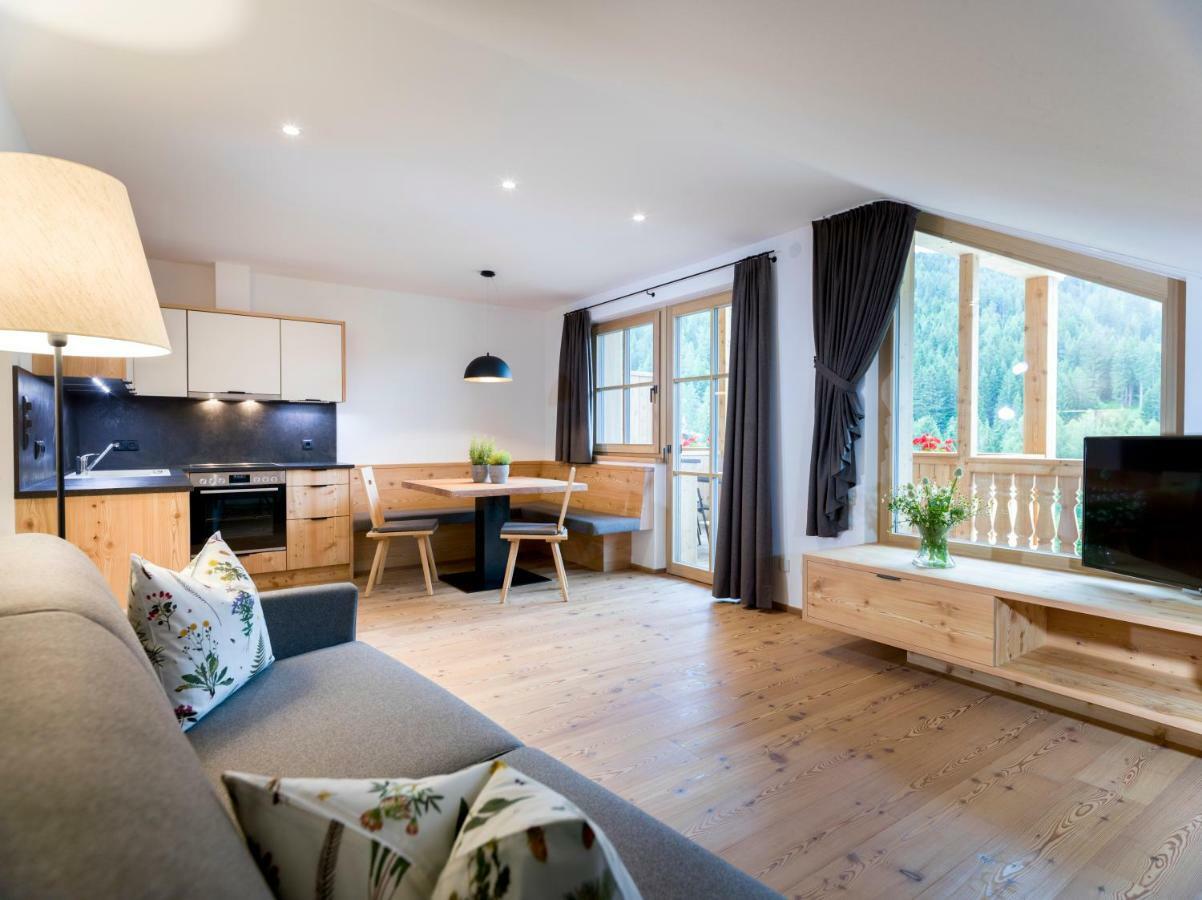 Altmessnerhof Apartment Dobbiaco Bagian luar foto